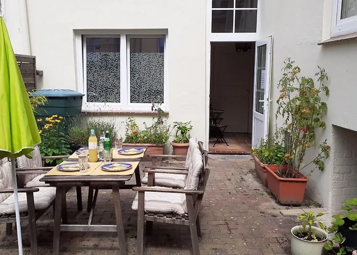 1-Zimmer-Apartment-2-Hochparterre