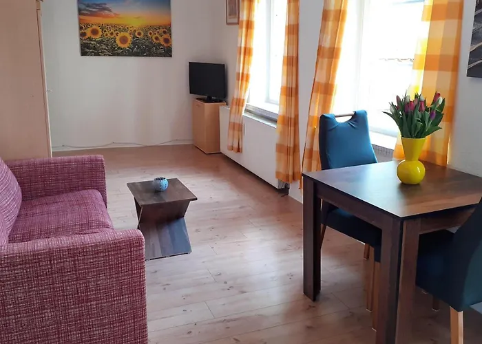 1-Zimmer-Apartment-2-Hochparterre